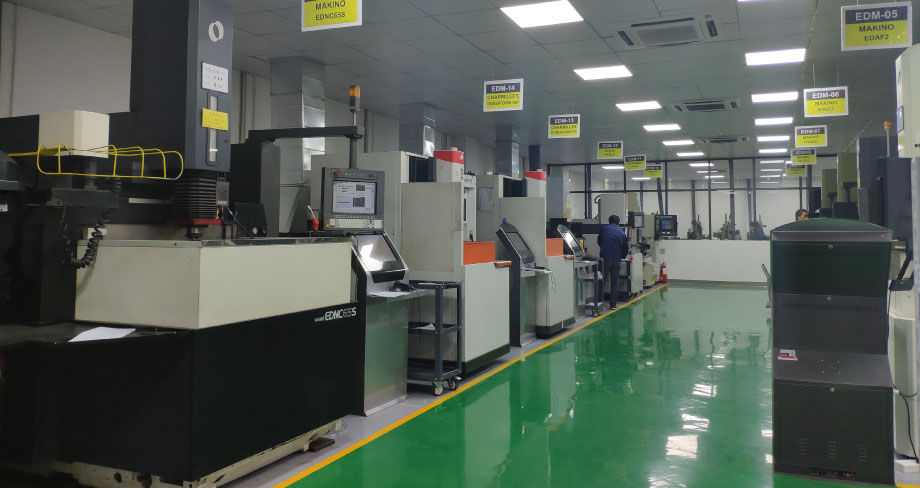 ベトナムにある協力工場でプラスチック試作金型・金型製作を行っており、業界トップクラスの生産コスト削減・納期短縮をご提案しております。